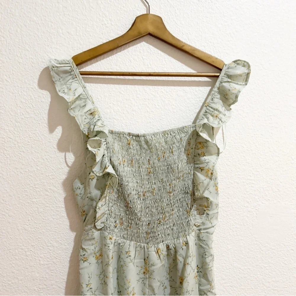 Heyson- NWT Floral Ruffle Sleeves Romper Large